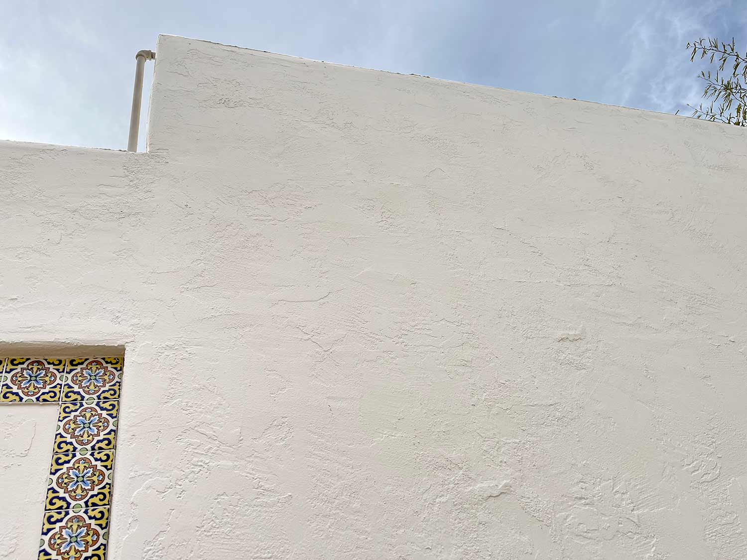 Cracked Wall AFTER Repairs, Transforming a Mid-Century Modern Gem by Pierce-Frank: Home Painting Case Study