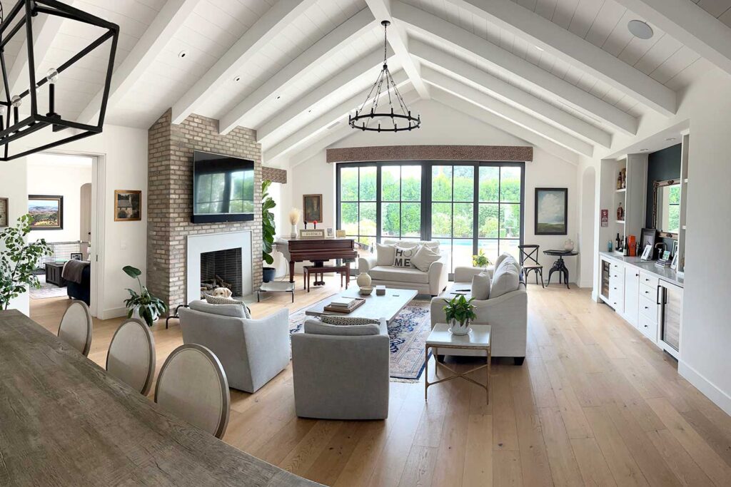 Great room with vaulted ceiling and white walls with modern decor, painting the interior of a house, Creative Ideas for Painting Large Homes with Personality, painting big homes, big house painting, open floorplan, interior design, ideas for painting large homes, Phoenix Arcadia painter